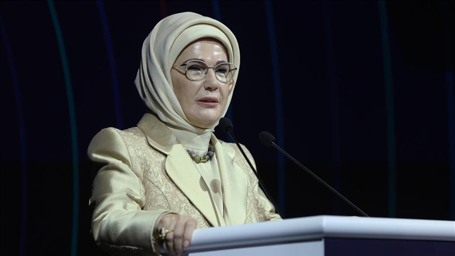 Emine Erdoğan'dan Şule Yüksel Şenler'e Saygı Duruşu