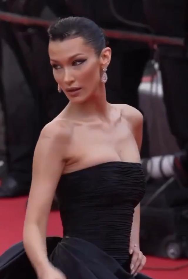 Bella Hadid  1