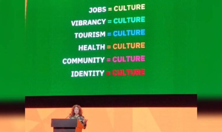 “Kültür 'mutlak' bir gerekliliktir”