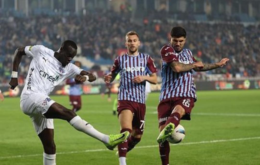 414x262-trabzonspor-kasımpasa'ya-penaltı-kazandı-o pozisyonu-istediler-1733513065624