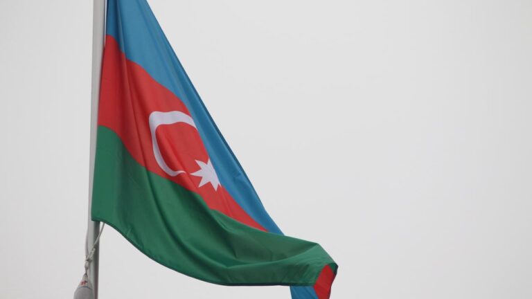 Azerbaycan Hindistan'ın Pakistan'a saldırılarını kınadı