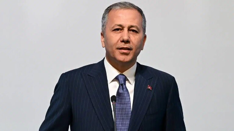 Yerlikaya duyurdu: 32 göçmen kaçakçılığı organizatörü ve 72 düzensiz göçmen yakalandı! – Türkiye haberlerini kırmak