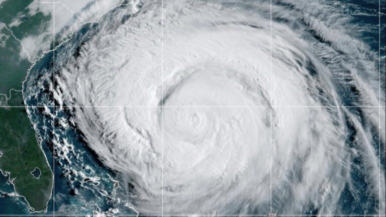 Amerika Birleşik Devletleri eyaletinde, bir sonraki Erin'in Oragan'ı nedeniyle acil bir durum ilan etti