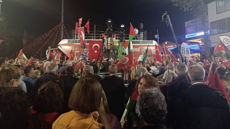 Trump'tan CHP -Erdoğan Filistin Destek Ralli Karşılaşması: Vatandaşlar Filistin bayrakları ile bölgeye döküldü – Son Dakika Türkiye Haberleri